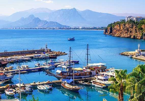 Antalya: Akdeniz’in İncisi, Tatilin Başkenti